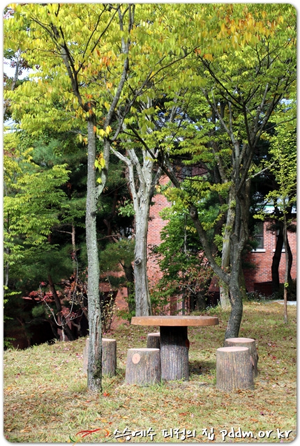 우리, 좀 앉을까요?